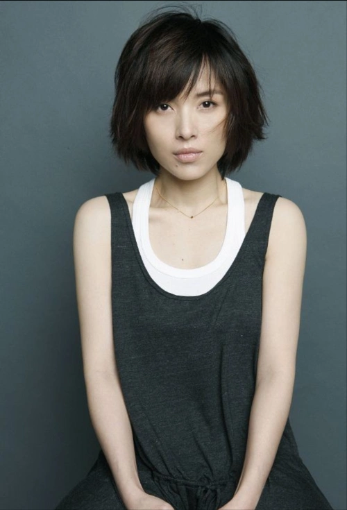 "文艺女神"李佳的涅盘情史:一婚富商被抛弃,二婚靳东被宠成公主