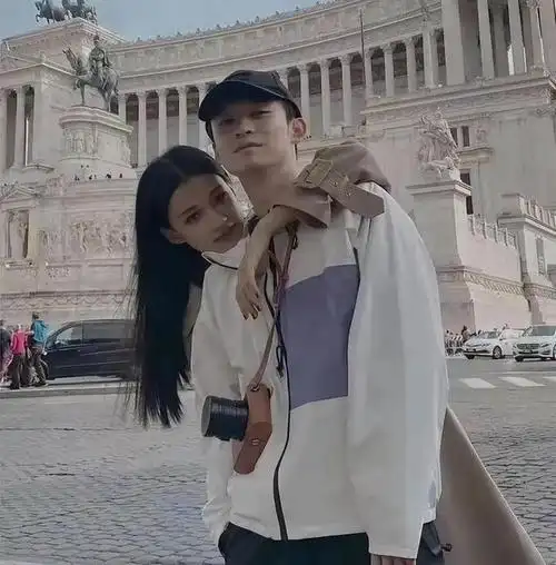 人们更感兴趣的是她与"京圈太子"董子健的感情经历,而非她的影视作品.