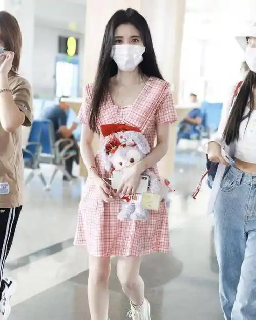 原创鞠婧祎洛丽塔照片曝光太可爱了真不敢相信她成年了