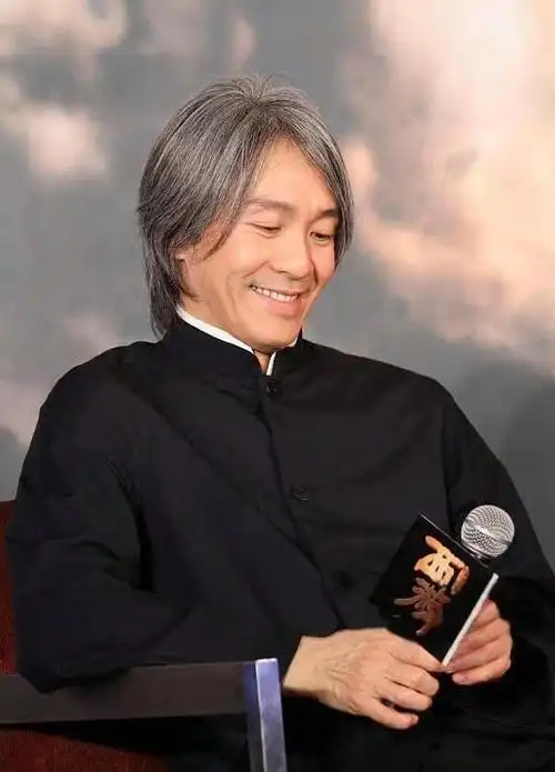 为什么没人说周星驰其实长得很帅呢!