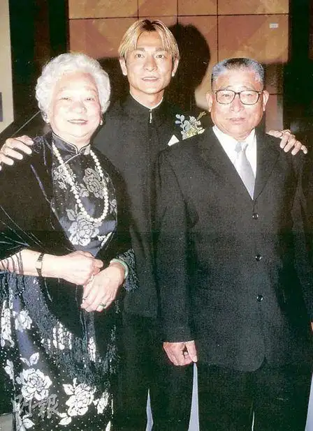 刘德华激动谈抗癌父亲 称婚期由天决定