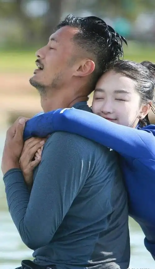 事实证明人人喊打的周冬雨已经在另一个圈子里红得发紫