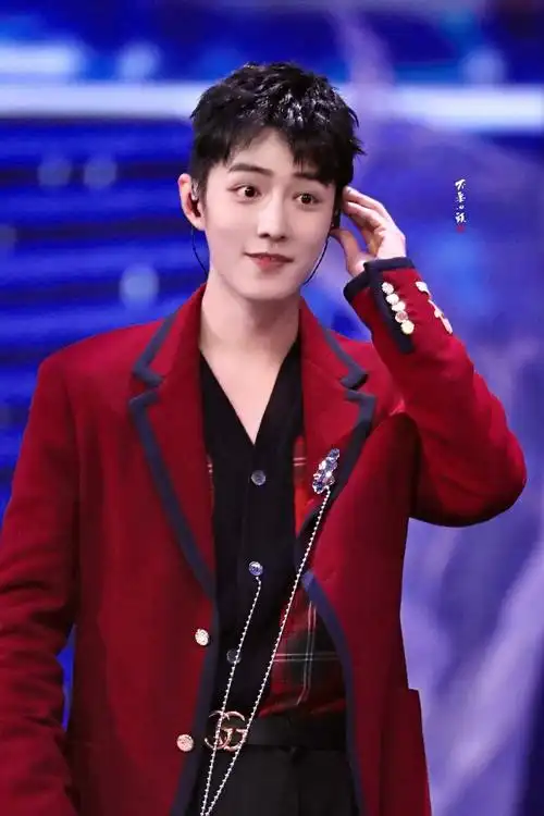 肖战,2021跨年,合唱合影