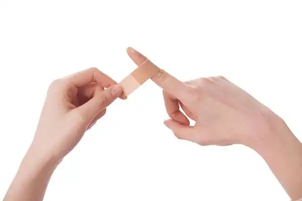 受伤后为了不留疤,要不要贴创可贴?