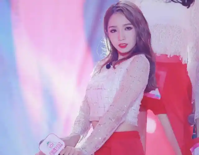 有种"大胆"叫孟美岐穿泳衣,当她浮出水面那一刻,我闭眼了