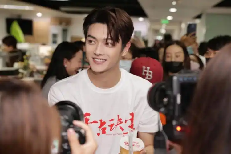 挑战给许凯写小诗直到翻我day83