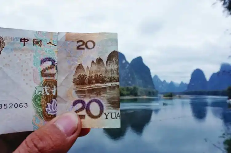 黄布倒影,这里就是二十元人民币的背景图案拍摄地,路上有很多的取景点