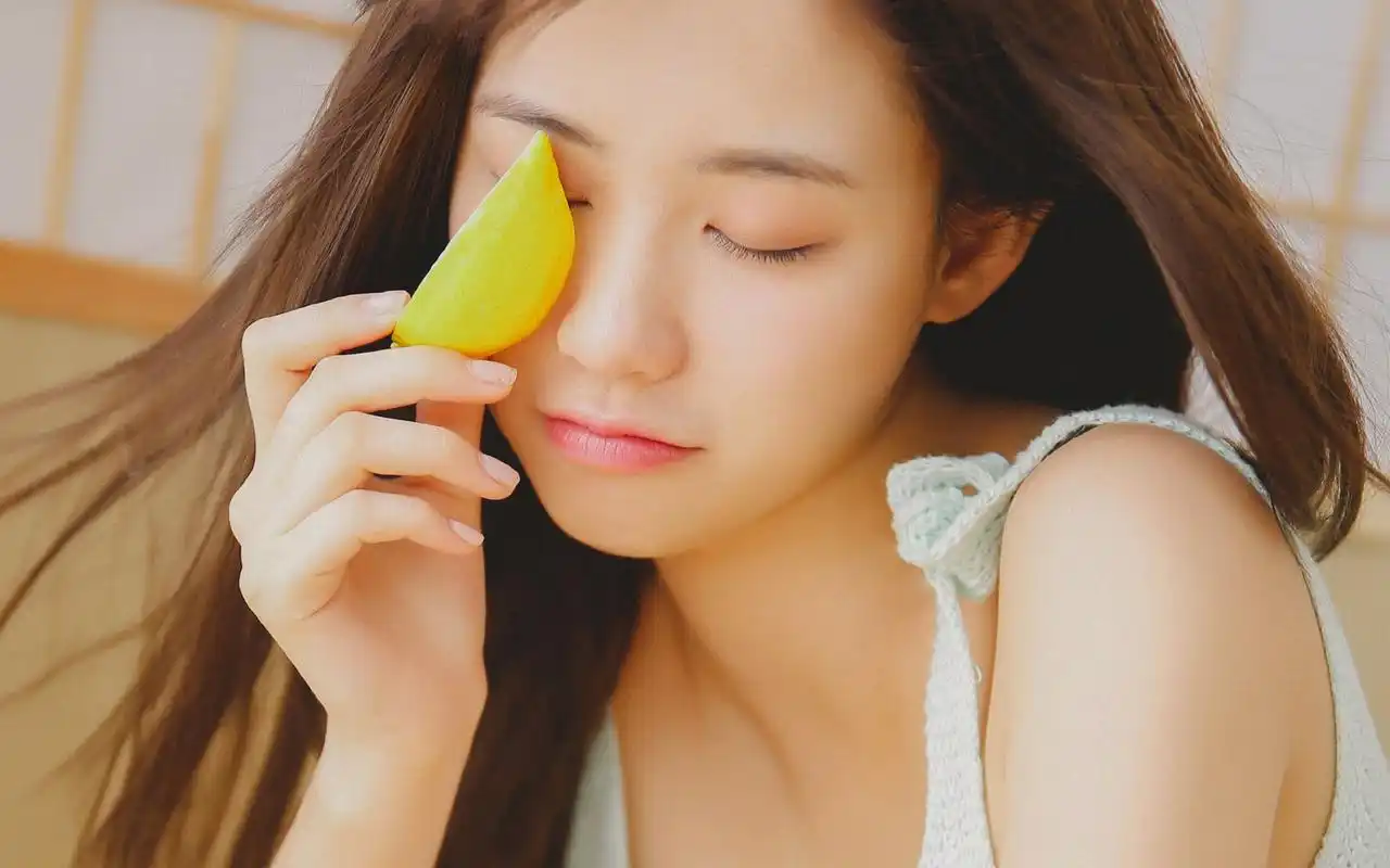 治愈系美女夏日唯美写真图片桌面壁纸