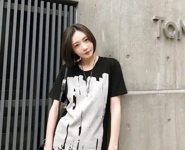 她是高晓松前妻19岁嫁高晓松6年后离婚如今31岁徐粲金成这样