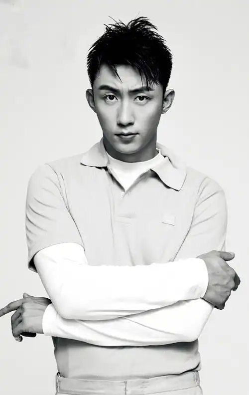 黄景瑜青春活力时尚写真图片