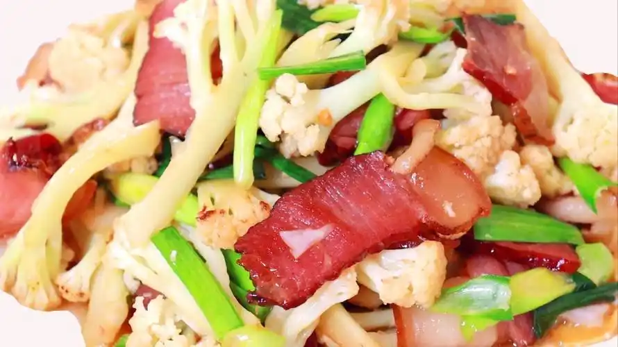 腊肉炒花菜,要不要焯水?