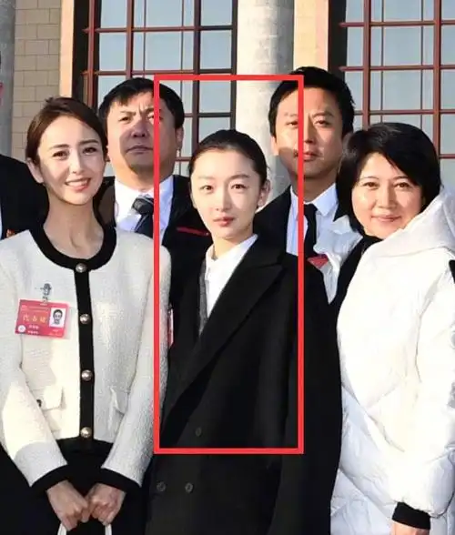 第十一次全国文代会佟丽娅镜头下的大合影五位女代表引发热议