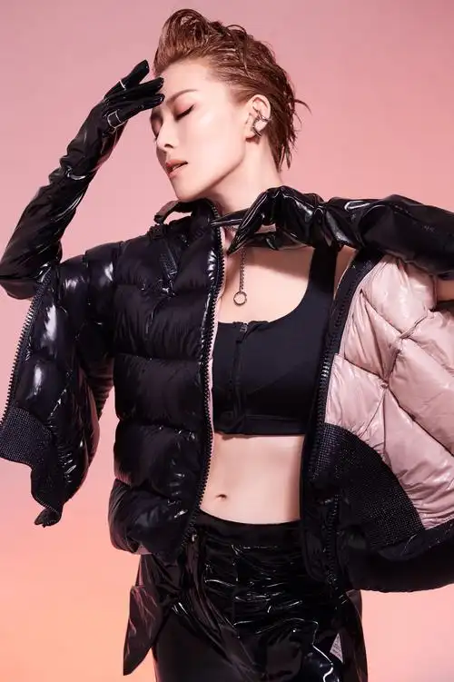 歌手常思思中性风写真曝光