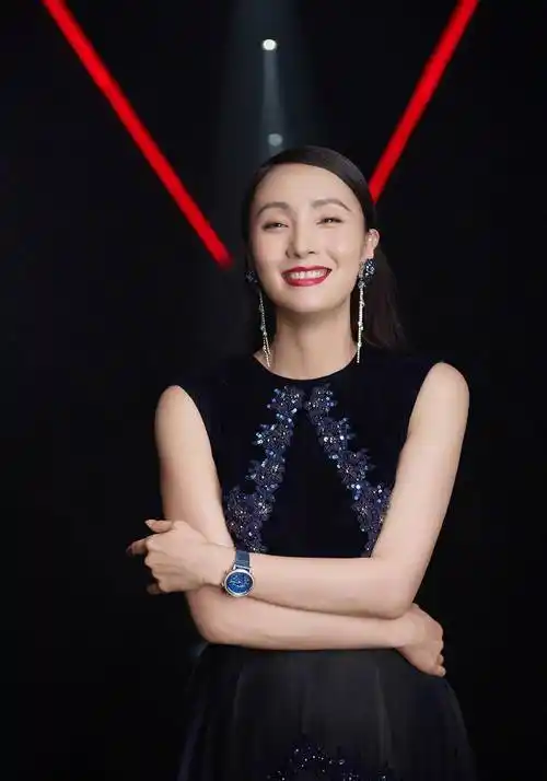 小陶虹这种追求美的态度,十分值得中年女性学习,不要因为年龄就缺少对