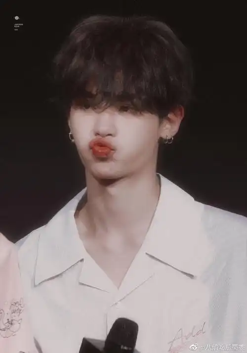 黄明昊超话justin黄明昊嘟嘟嘴可可爱爱,萌化你的心@jjjustin0219