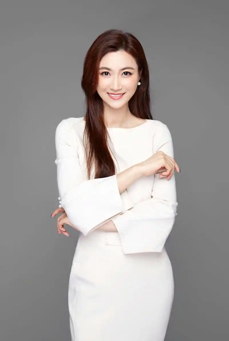 34岁的广东台美女主持林彬,曾参加选美比赛,早已结婚有两个女儿