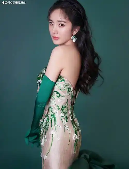 杨幂初中没人追?看了她的初三照片,不敢轻易追求!_女神_成长_少女