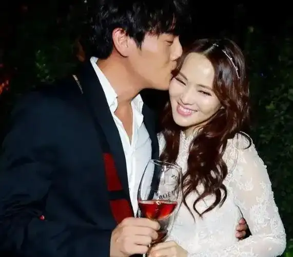 相比起大学同学章子怡,刘烨,梅婷,秦海璐等人,大器晚成的秦昊,自从与