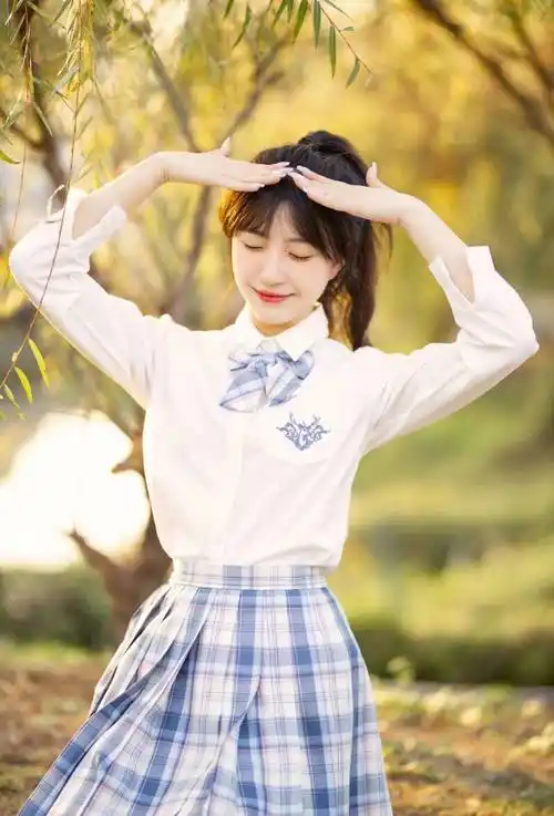 原创简约又自然大方的拍照姿势单人照这么拍照片真的很美