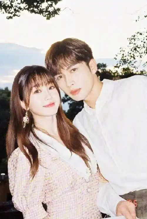 原创虞书欣新戏还没播就组cp营业晒与张彬彬合影贴脸搂肩氛围感拉满