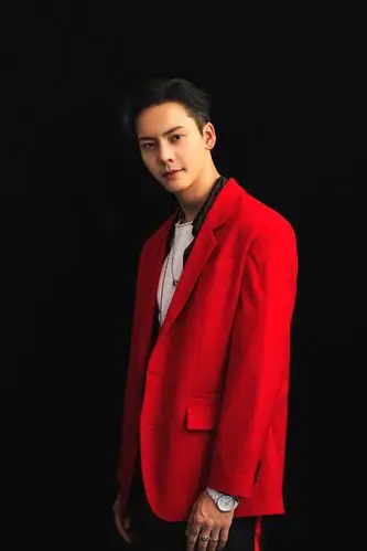 陈伟霆时尚写真发布尽显熟男绅士魅力