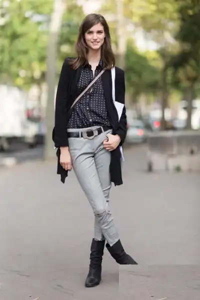 时尚搭配 深灰色浅灰色裤子配什么鞋?灰色的裤子配什么颜色的鞋子?