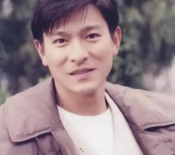 刘德华出道几十年依旧是顶流,细看资产有被惊到,这才叫名利双收