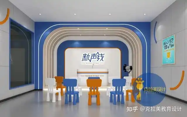 口才教室营造了一个立体的空间,背景墙用蓝色由于灰色的线条,进行了