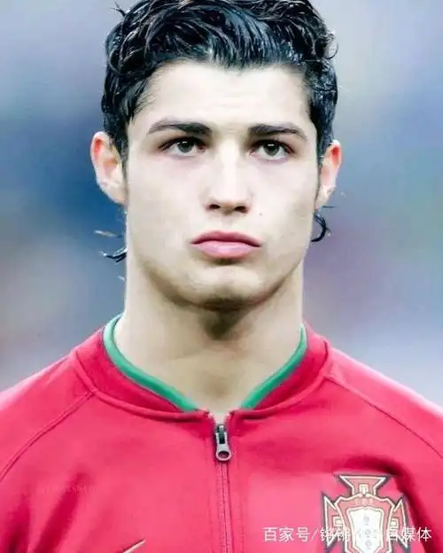 图集|c罗的成长经历,从男孩到男人