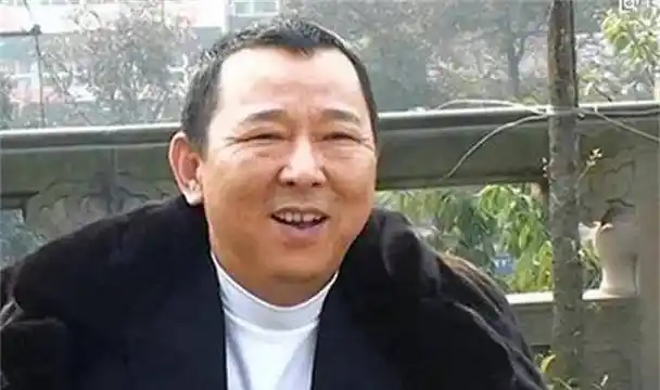 "四川首富"刘汉,法庭上看到妻子痛哭流涕:我最对不起的就是你_杨雪