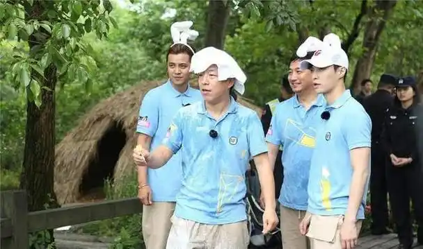 黄渤黄磊合影惊艳全网!老全新节目即将来袭