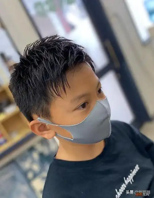 2022年小男孩最新流行发型 10岁一12岁男童发型