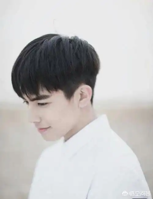 个人觉得价值观和审美是成正比的,一些非主流的发型并不适合青少年