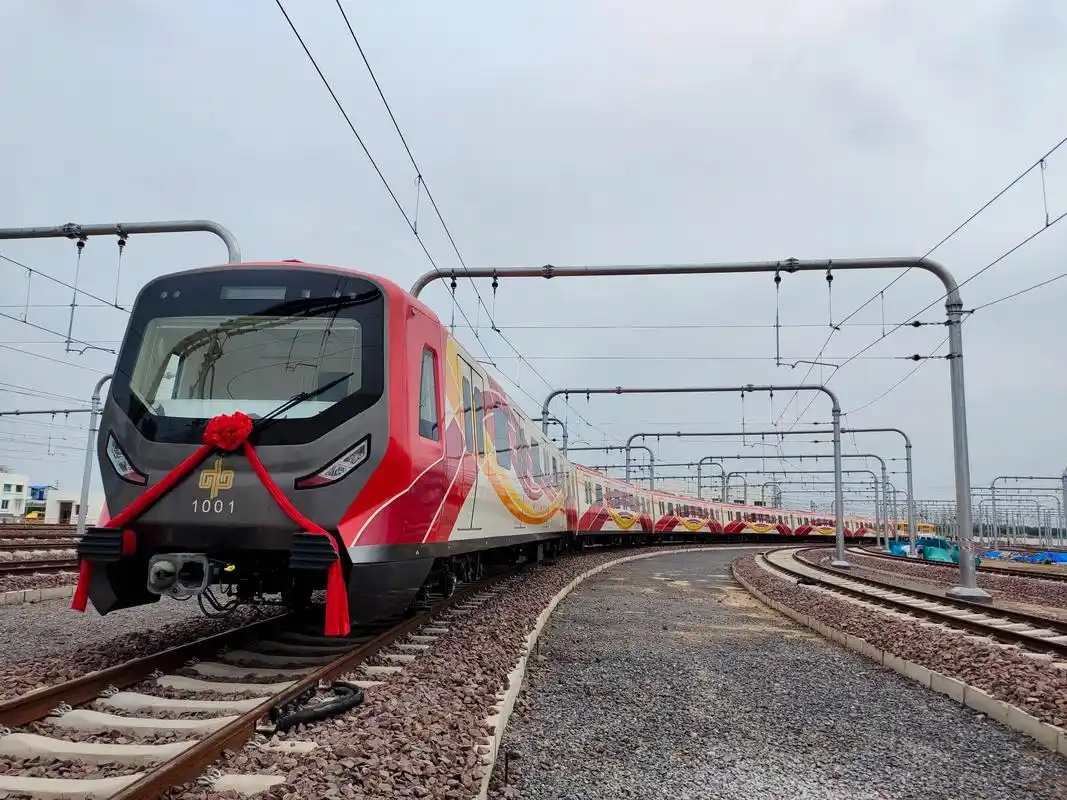 郑州市轨道交通10号线一期开通运营