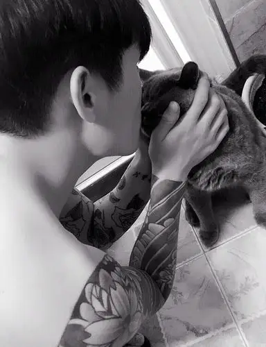 霸气封面头像社会小伙图片纹身社会照片霸气图片网络红人2017