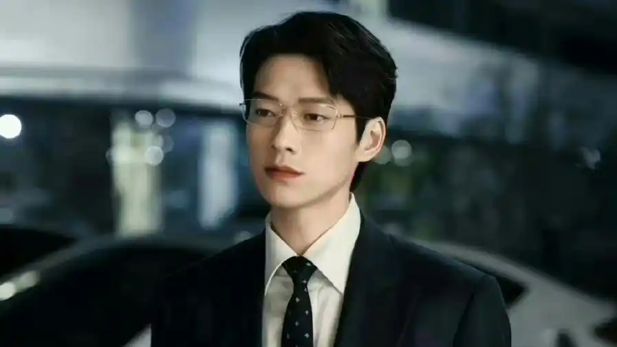 魏大勋光是看小时候的照片就够励志了,出道15年,终于出圈了