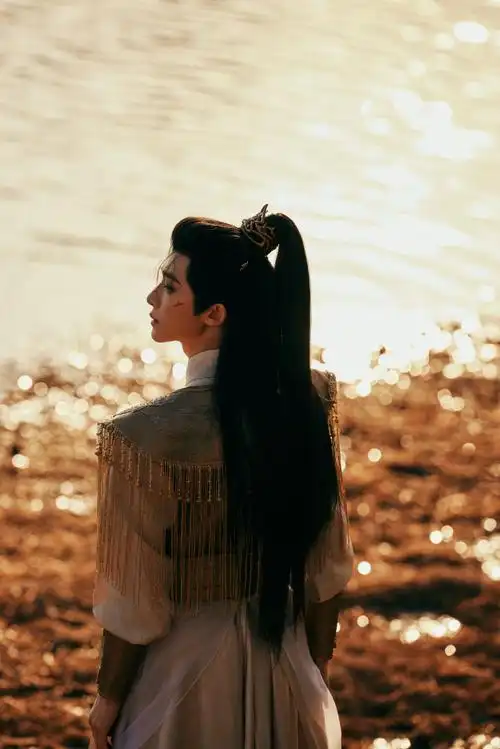 星耀国风盛典##刘宇高马尾战损少年##刘宇侠客将军