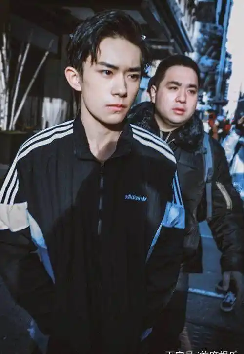 王俊凯,千玺羞涩,热巴的回答让人服气!_易烊_吴磊_生日