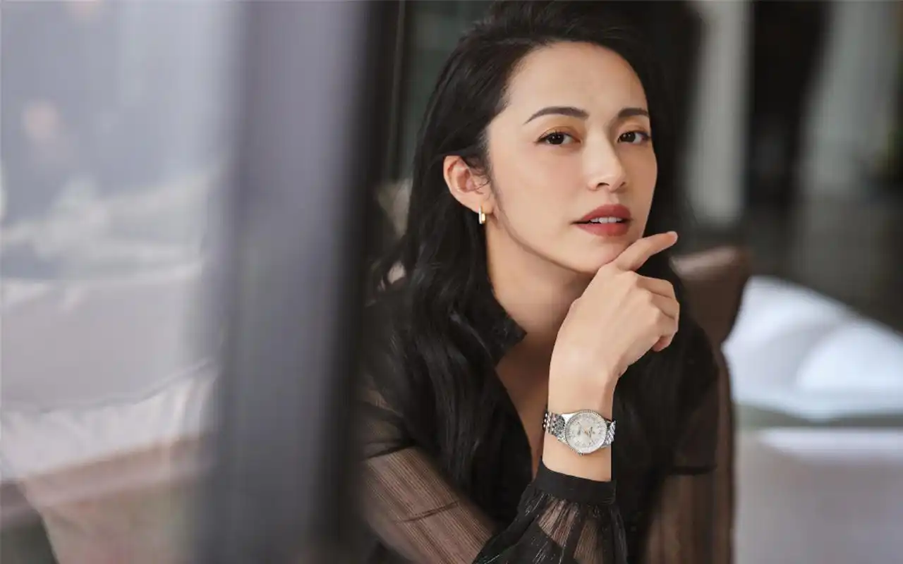 姚晨成熟干练写真图片桌面壁纸