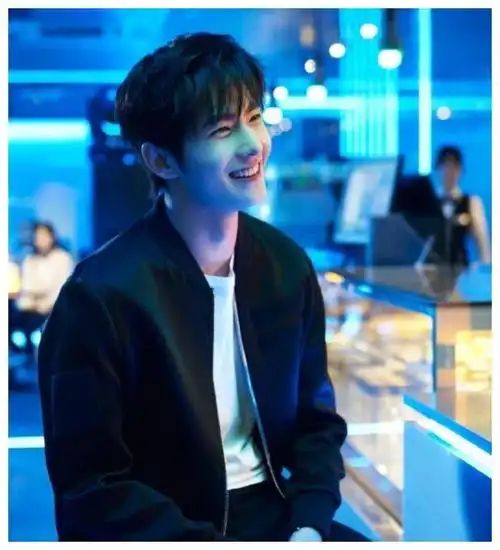 杨洋| 笑起来可以融化整个冬天的男孩