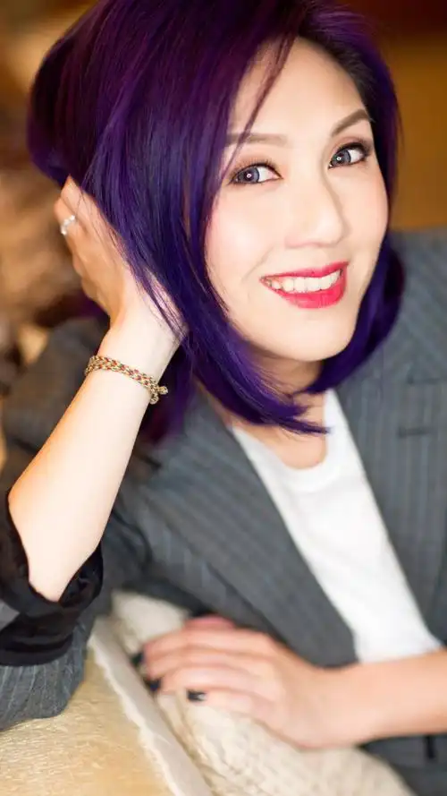 p>杨千嬅,原名杨泽嬅,1974年2月3日出生于中国香港,祖籍广东汕头