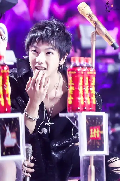 华晨宇的锁骨绝了