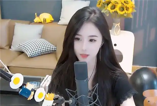 铁山靠突然停播,榜一带真爱粉占女主播直播间,直接将她送上热搜_腾讯