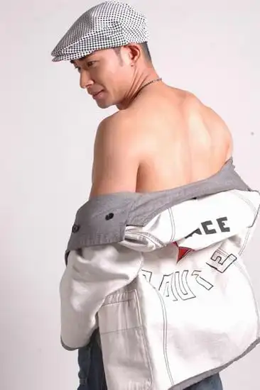 组图铁汉也有柔情时赵文卓最新写真照曝光