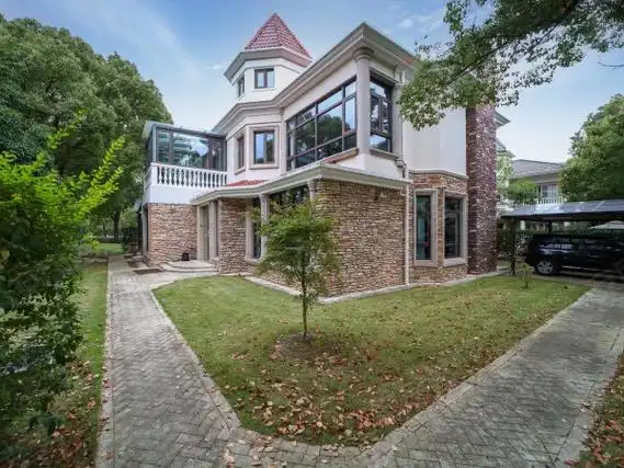 上海浦东张江东方别墅主打真实在租丨6个房间送阁楼丨超大花园环绕丨