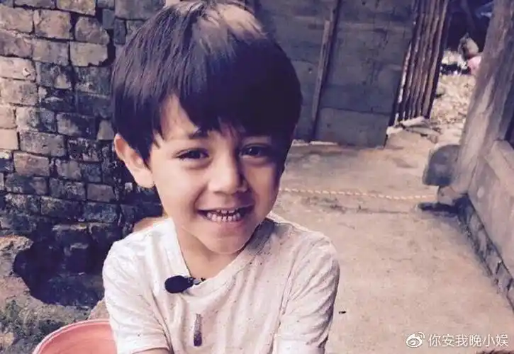 刘烨儿子才是"整容式"长大,混血味儿越来越淡,却帅成日系美男!