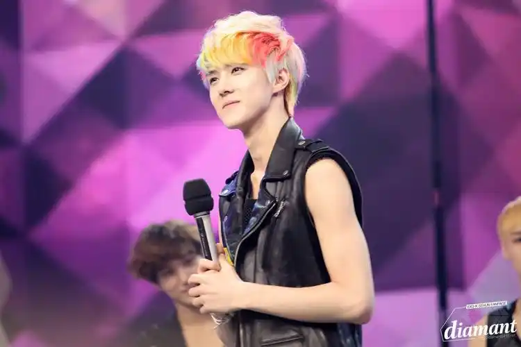 求一下吴世勋刚刚出道时候的图