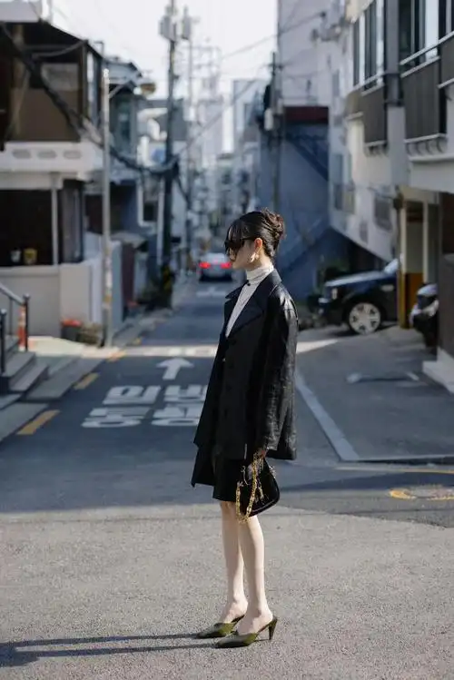 倪妮韩国街拍allblack穿搭高级感满满时髦又随性