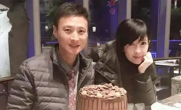 "玉女掌门人"周慧敏,屡次被戴帽子的她才不是恋爱脑_陈德彰_倪震_周母