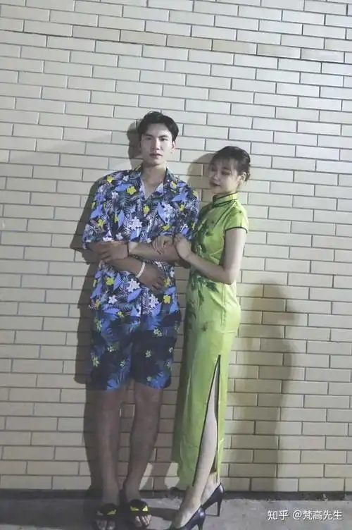 我俩站一块身高差就是这样ヾ() 看有没有赞决定要不要再发点照片,毕竟